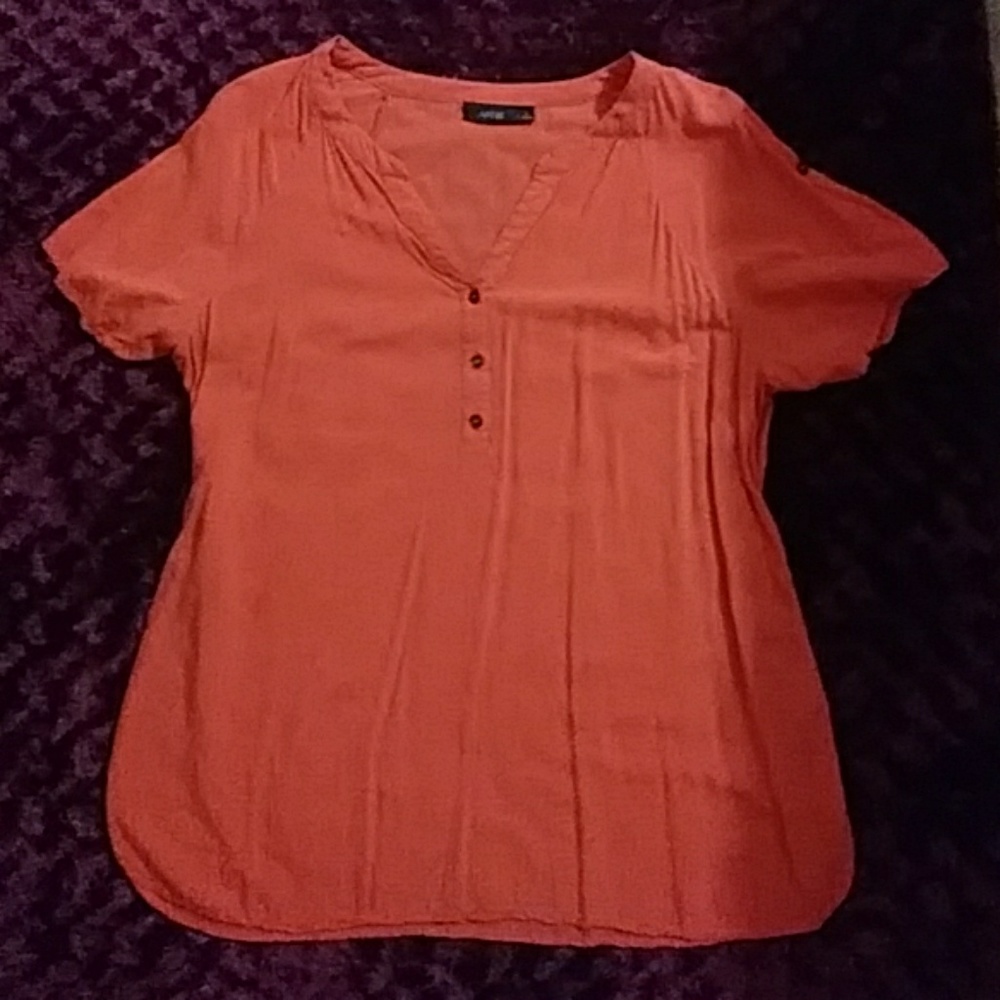 Apt 9 top